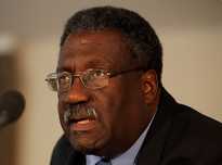 Clive Lloyd is disappointed at Chris Gayle's comments that described WICB's decision as ridiculous.