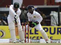 Sri Lanka took the morning session honours with the wickets of AB de Villiers and Quinton de Kock.