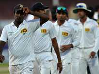 Sri Lanka's cricket team captain Angelo Mathews leaves the field with his teammates after losing to Pakistan in the final day of their third and final cricket Test match in the Gulf emirate of Shrajah on January 20, 2014